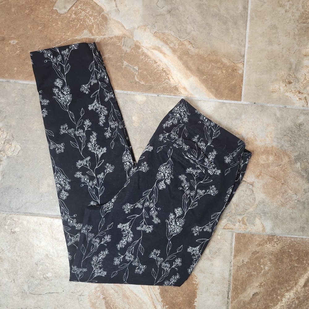 Old Navy Pixie Chinos In Navy Blue With White Boquette Print And Stretch Fabric